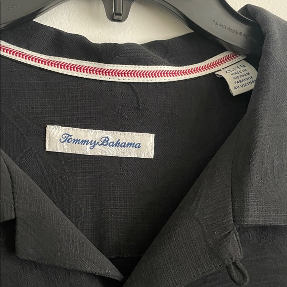 Tommy Bahama Men's XL 100% Silk MLB Baseball
Embroidered Hawaiian Shirt Black sz - Picture 4 of 11